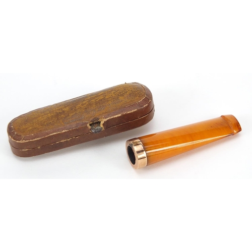 650 - 9ct gold mounted butterscotch amber cheroot holder with case, 5.2cm in length