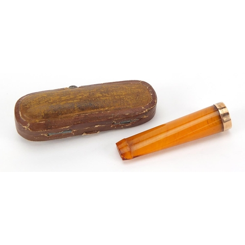 650 - 9ct gold mounted butterscotch amber cheroot holder with case, 5.2cm in length