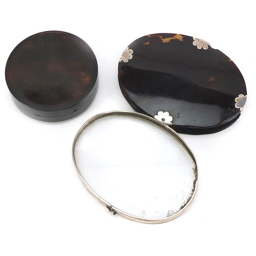 418 - 19th century silver mounted tortoiseshell magnifying glass and a tortoiseshell snuff box decorated w... 