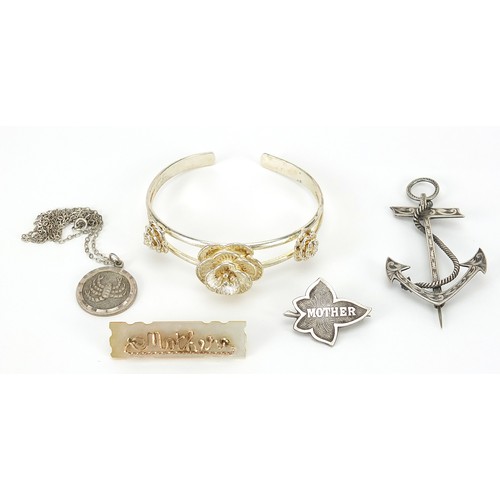 2797 - Silver jewellery including anchor brooch, rose design bangle and mother of pearl brooch