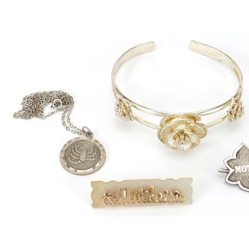 2797 - Silver jewellery including anchor brooch, rose design bangle and mother of pearl brooch