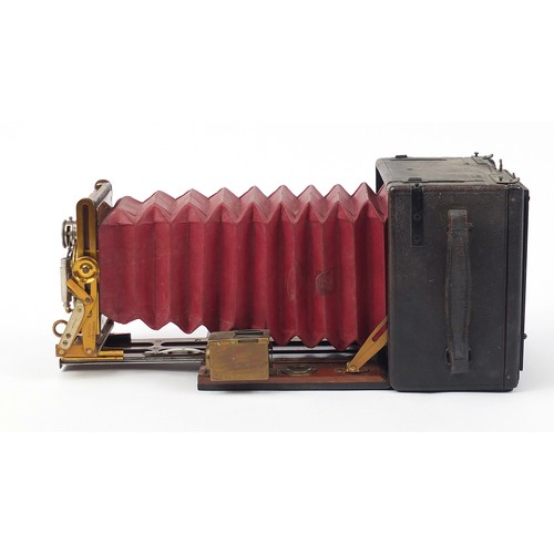 558 - Victorian Sanderson camera, Regular Model with glass plates and leather case, the inserts 14cm x 10.... 