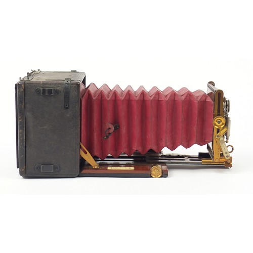 558 - Victorian Sanderson camera, Regular Model with glass plates and leather case, the inserts 14cm x 10.... 