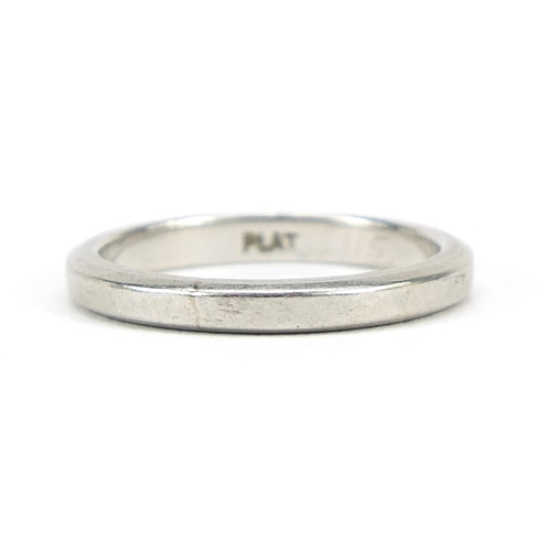 57 - Platinum wedding band, size J/K, 4.0g - this lot is sold without buyer’s premium, the hammer price i... 