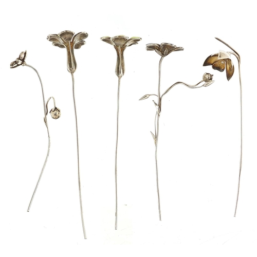 41 - Sarah Jones, five contemporary 1980's silver flowers, four with enamel, various London hallmarks, th... 