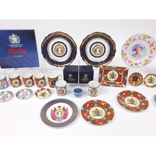 1229 - Extensive collection of Royal Worcester and Spode commemorative items including plates with boxes