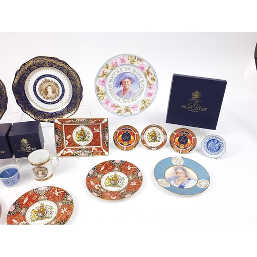 1229 - Extensive collection of Royal Worcester and Spode commemorative items including plates with boxes