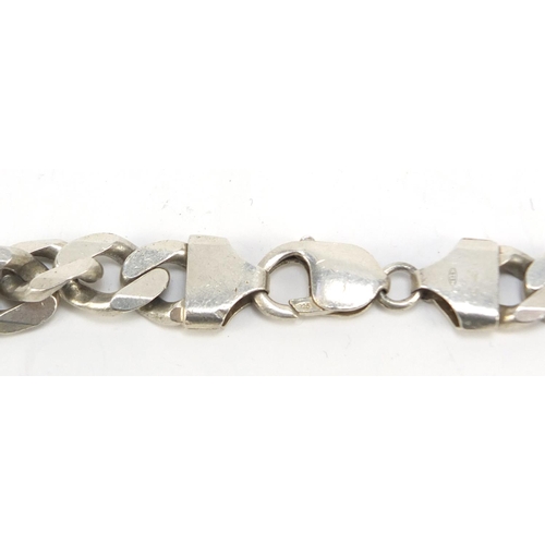 1126 - Heavy silver curb link necklace, 48cm in length, 95.4g