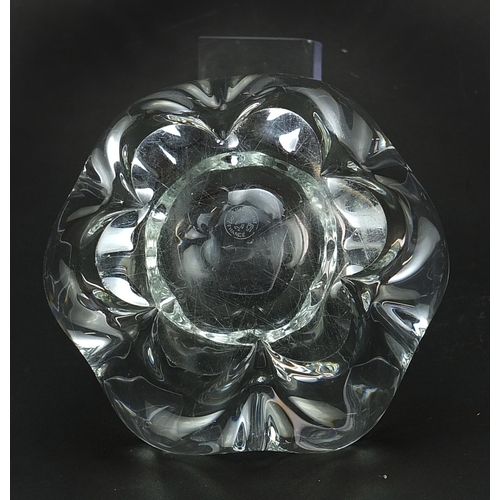 422 - Baccarat, French crystal glass flower head bowl, 14cm in diameter