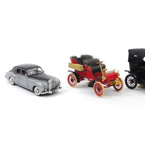 731 - Four Franklin Mint diecast collector's vehicles including 1995 Rolls Royce Silver Cloud 1 and 1911 S... 