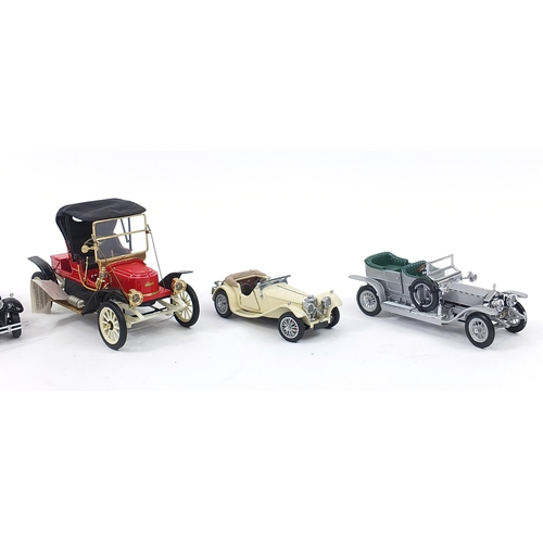 730 - Five Franklin Mint diecast collector's vehicles including 1907 Rolls Royce Silver Ghost and 1903 For... 