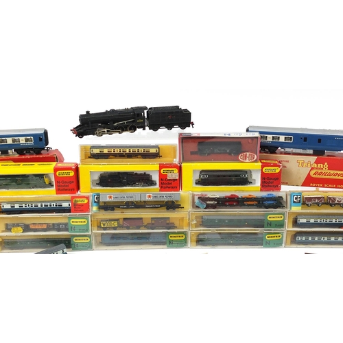 748 - 00 gauge and Minitrix and Hornby model railways and accessories including locomotives and carriages,... 