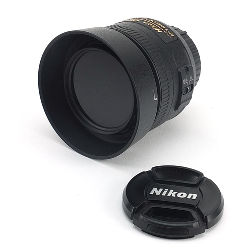 1529 - Nikon DX camera lens, AF-S Nikkor 35mm