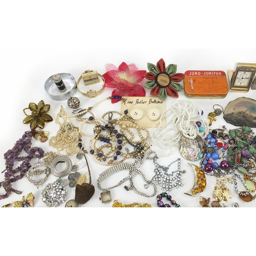 1731 - Vintage and later costume jewellery including necklaces and cufflinks