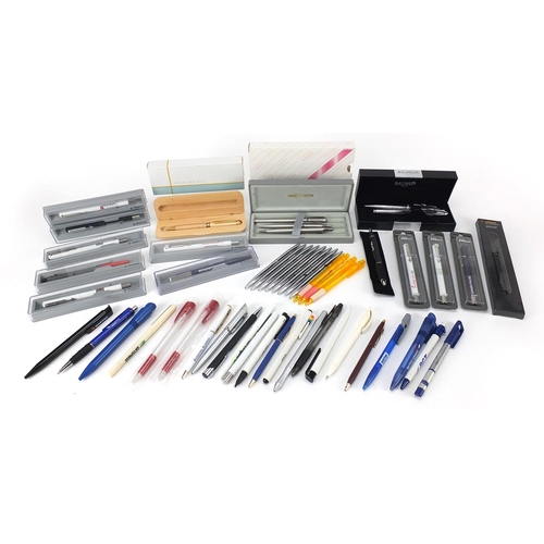 1240 - Collection of aviation interest pens including boxed Parkers, British Airways and Boeing