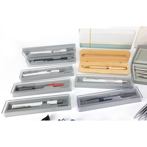 1240 - Collection of aviation interest pens including boxed Parkers, British Airways and Boeing