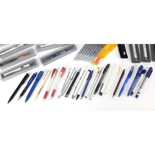 1240 - Collection of aviation interest pens including boxed Parkers, British Airways and Boeing