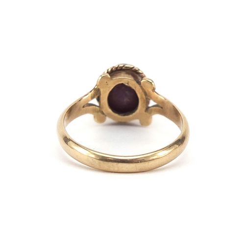 755 - 9ct gold cabochon star ruby ring, size M, 2.9g