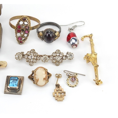 1134 - Antique and later jewellery including a cabochon garnet ring, riding crop bar brooch, silver gilt an... 