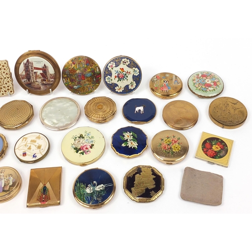 133 - Thirty vintage ladies compacts including Stratton