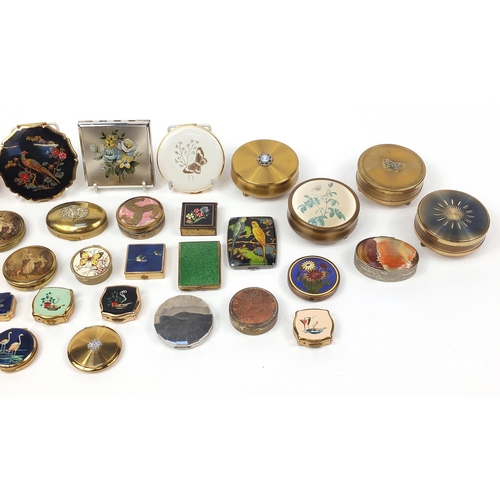 129 - Thirty eight vintage compacts, pill boxes and jewel caskets including Stratton