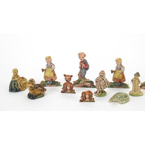 460 - Vintage Wade Whimsies and Wade Snippets including Hansel and Gretel, the largest each 6.5cm high