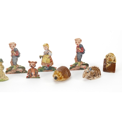 460 - Vintage Wade Whimsies and Wade Snippets including Hansel and Gretel, the largest each 6.5cm high