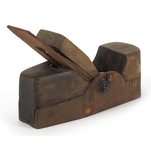 1528 - Vintage woodworking plane, 18cm in length