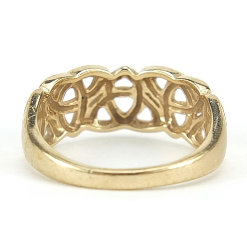 1001 - 9ct gold Celtic design ring, size L, 2.4g