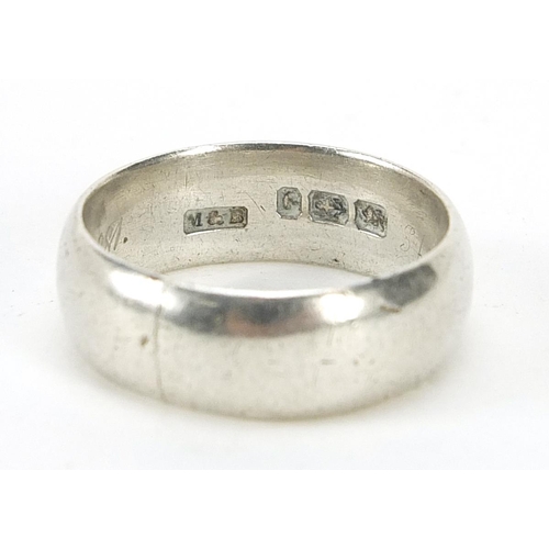 1117 - Victorian silver wedding band engraved 18th October 1881, size P, 6.0g