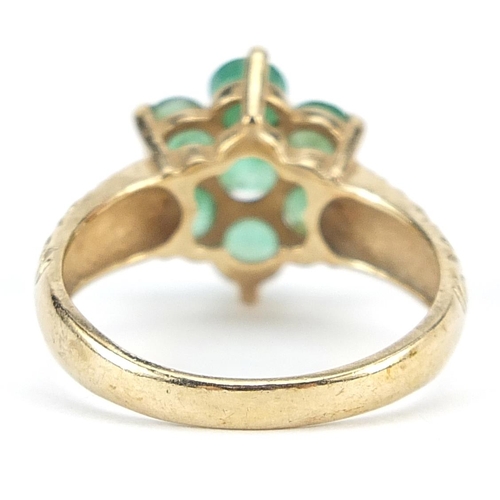 941 - 9ct gold emerald flower head ring, size O, 3.8g