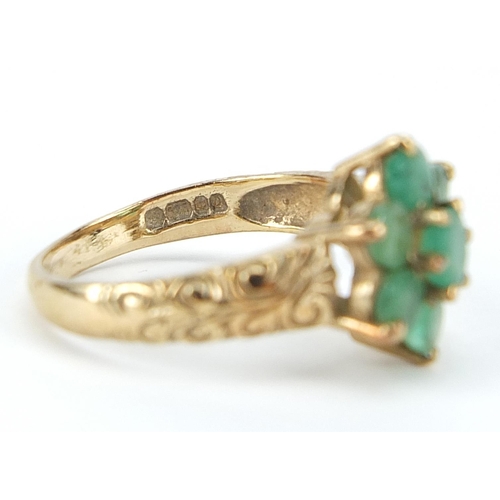 941 - 9ct gold emerald flower head ring, size O, 3.8g