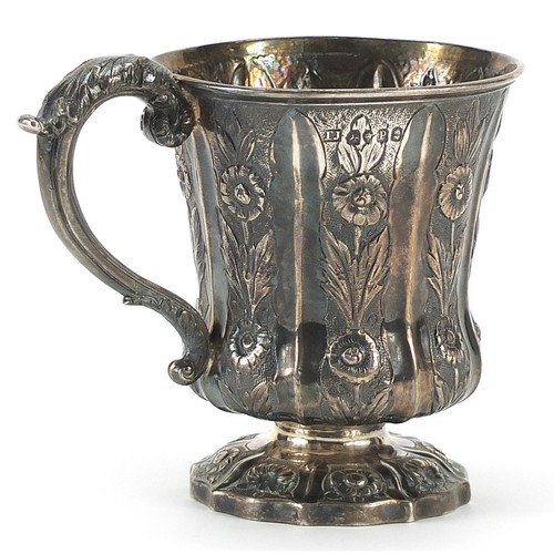 270A - Thomas Johnson, William IV silver cup embossed with flowers, London 1830, 9.5cm high, 185.0g