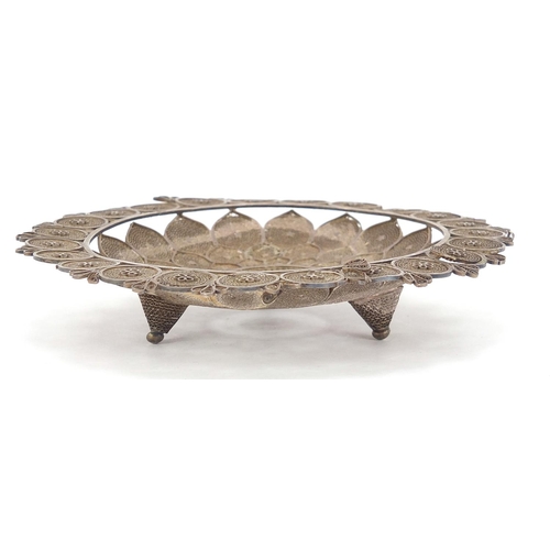 1537 - Indian silver coloured metal filigree footed dish, 18cm in diameter, 187.4g