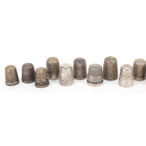 282 - Fifteen silver and white metal thimbles, the largest 2.5cm high, 86.4g