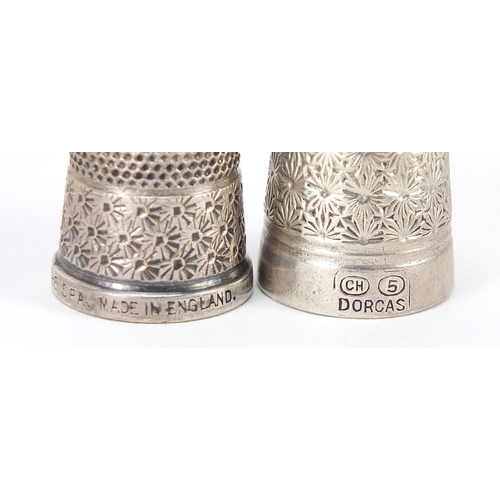 282 - Fifteen silver and white metal thimbles, the largest 2.5cm high, 86.4g