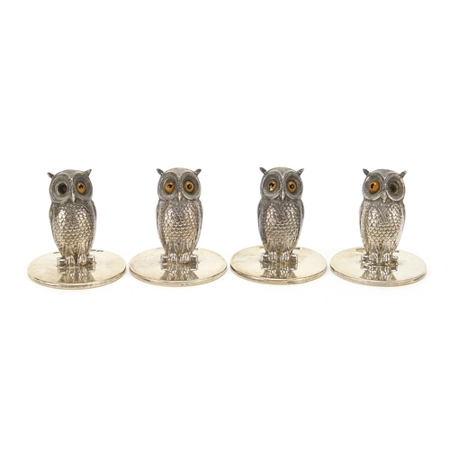 35 - Goldsmiths & Silversmiths set of four novelty silver owl menu holders, registered number 433091, Che... 