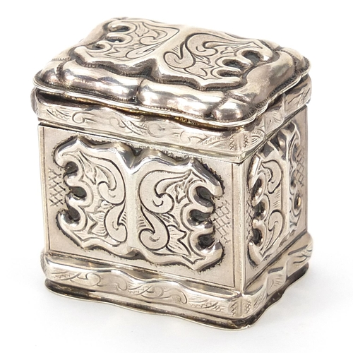 346 - Dutch silver casket with hinged lid, 4.2cm high, 35.5g