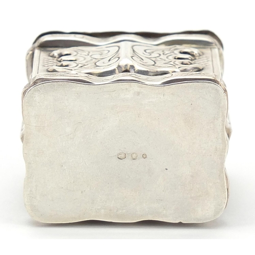 346 - Dutch silver casket with hinged lid, 4.2cm high, 35.5g