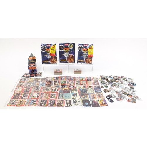 606 - 1970's and later Star Wars collectables including a Trilogy Collection box of trade cards and Tazos ... 