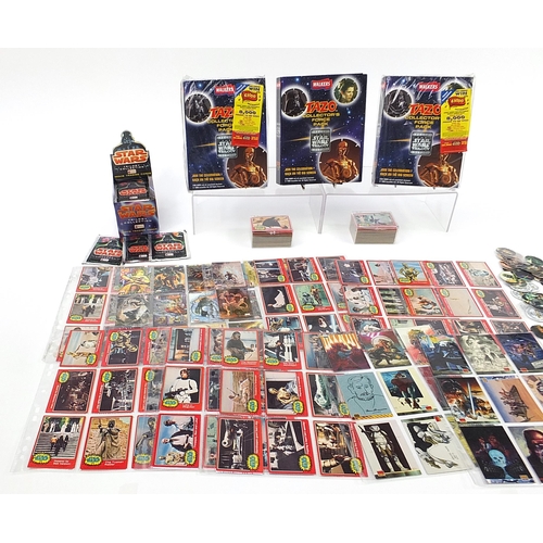 606 - 1970's and later Star Wars collectables including a Trilogy Collection box of trade cards and Tazos ... 