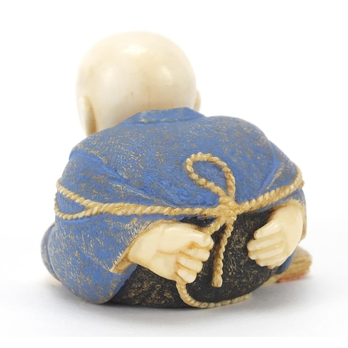 67 - Japanese carved ivory netsuke of a child and rate by Ichiro Inada, signed to the base, 3.5cm high