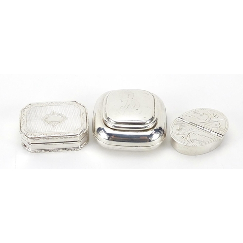 206 - Three silver pill boxes, the largest 4.5cm wide, total 73.8g