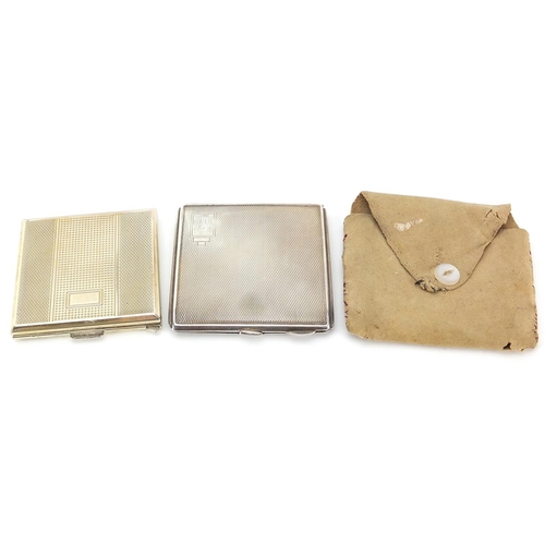 96 - Two Art Deco silver compacts with engine turned decoration, the largest 7cm wide, total weight 153.8... 