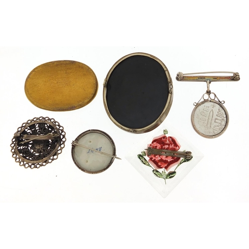 927 - Antique and later jewellery including a jet style brooch and a filigree metal brooch set with caboch... 