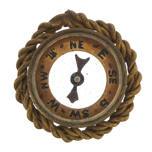 949 - Gilt metal compass, 2.1cm in diameter, 4.0g