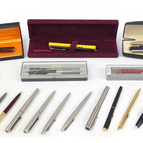 418 - Fountain pens and ballpoint pens including Watermans, Parker, Shaeffer and Cross, some with boxes