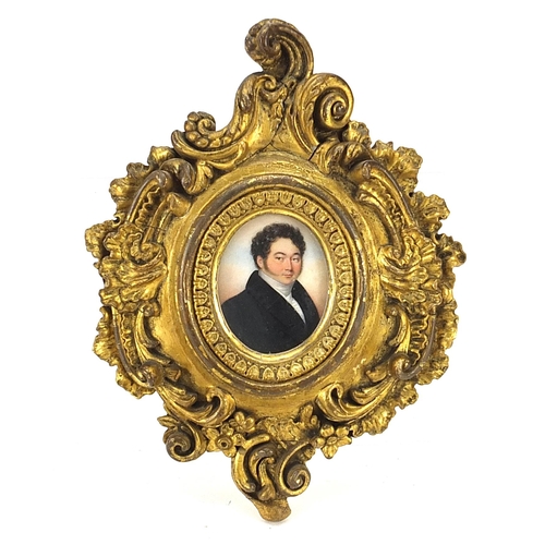 279 - Georgian oval hand painted portrait miniature of a gentleman wearing a cravat housed in a giltwood a... 