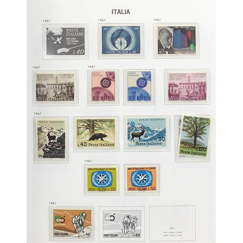 1966 - Italia  album of Italy stamps from early