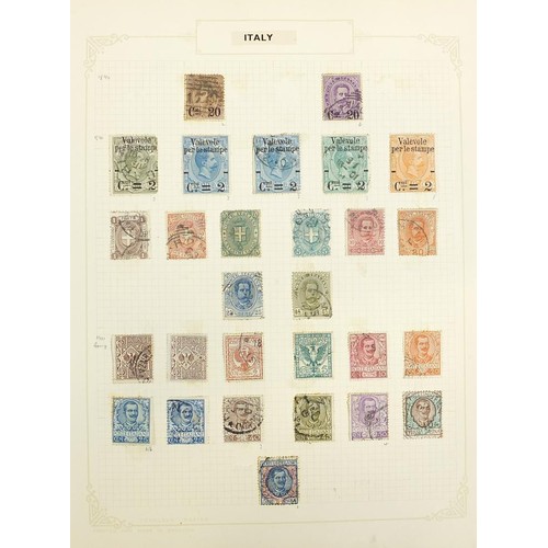 1940 - Extensive Italian collection of stamps on several pages